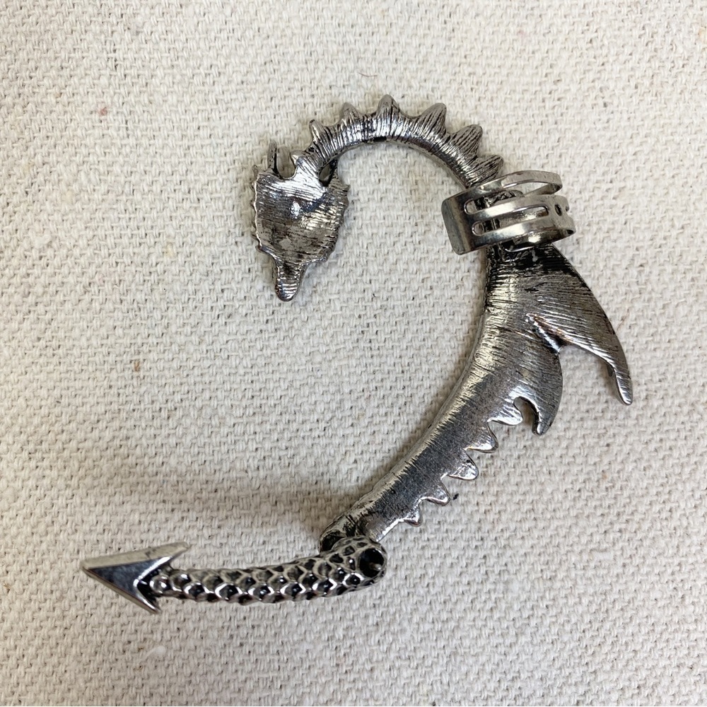 Silver tone dragon ear wrap, Made for the right ear - Picture 2 of 3